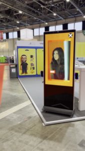 APGCI Cité des métier 2025 Ecran 55 pouces avec galerie vidéo, backdrop pour photobooth et jeux de pistes QR Code