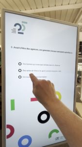 La borne 32 pouces Android se prête bien aux quiz